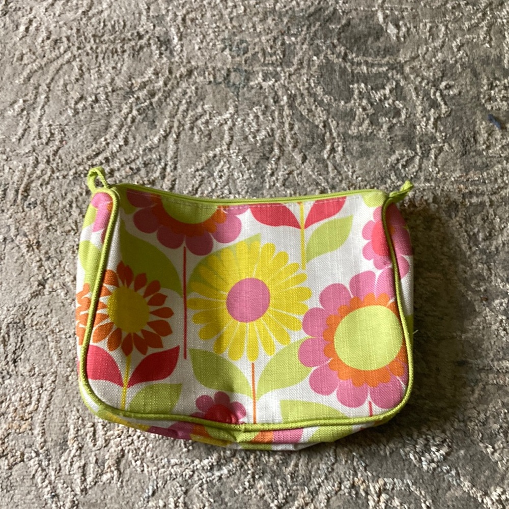 Cute bag 9” across/7length zipper closure